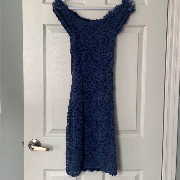 Blue lace dress - Picture 1 of 1